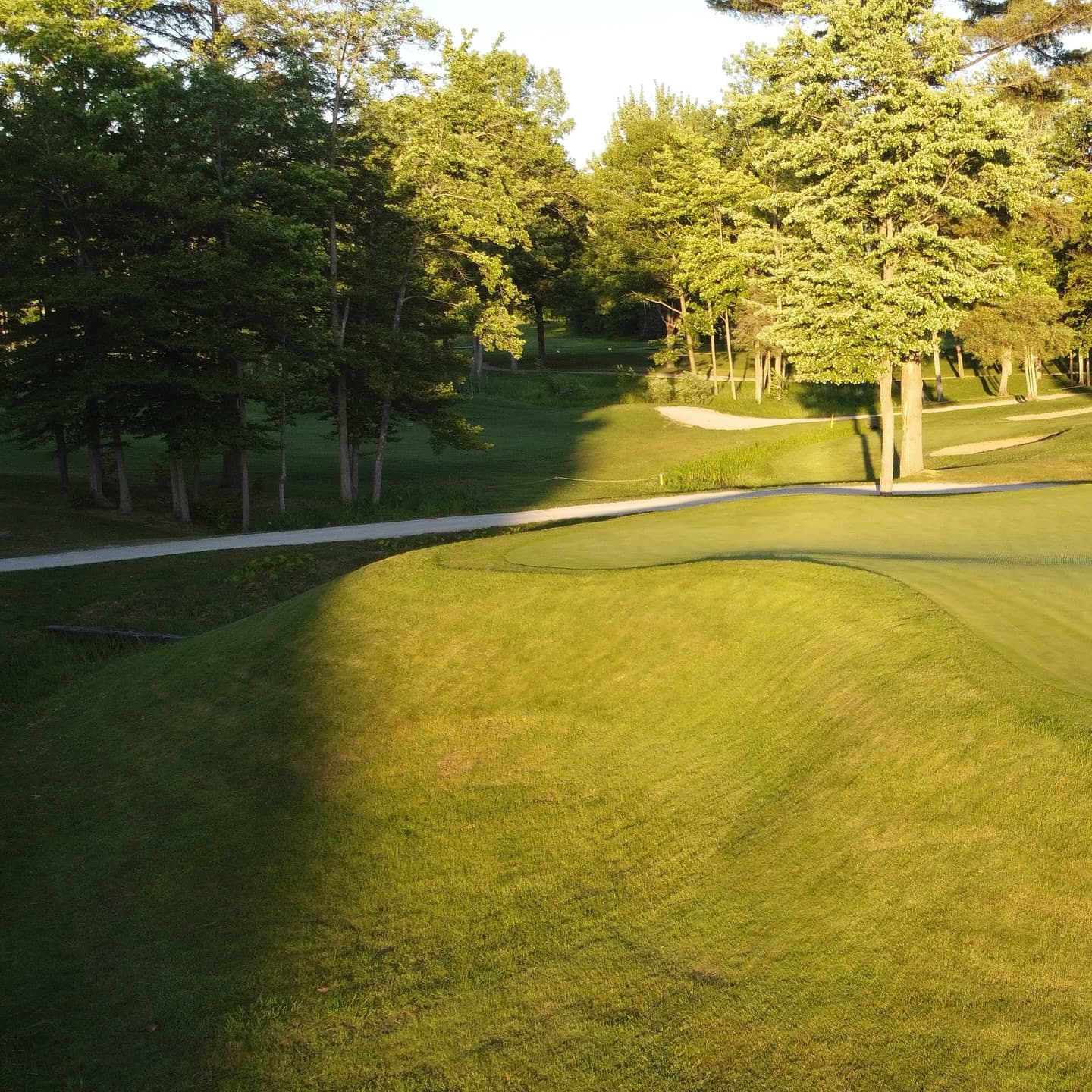 After three weeks of Menβs Night, 2 west is playing as the easiest par 3 on the course. A left pin will be coming soon π
βItβs only 100 yardsβ β οΈ